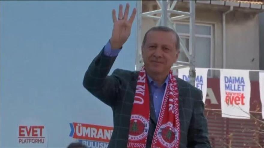 Turquía vota un referéndum constitucional para ampliar los poderes de Erdogan