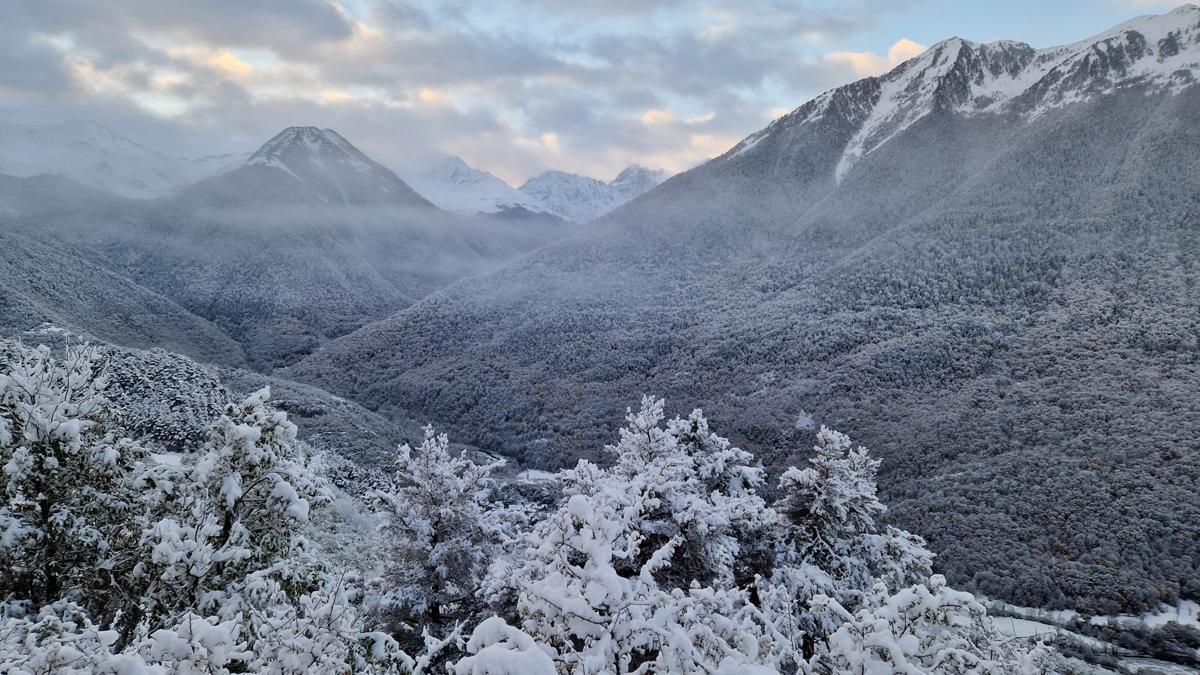 Nieve en el valle de Aran, en una foto tomada desde Vilamòs