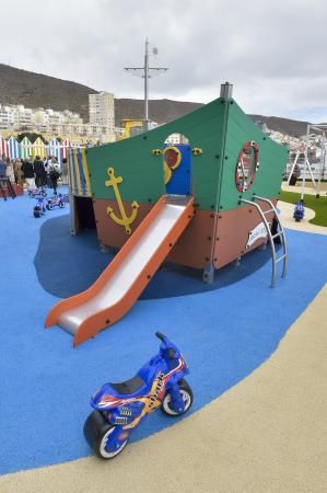 Inauguración de la "terraza solidaria" en el Mater