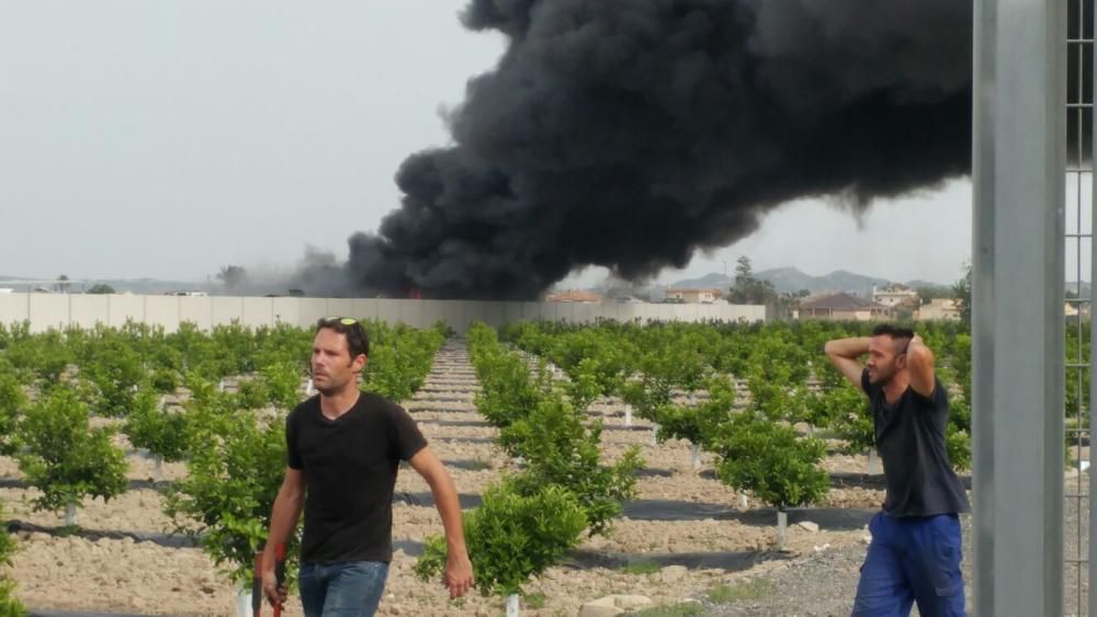 Incendio en un desguace de Orihuela