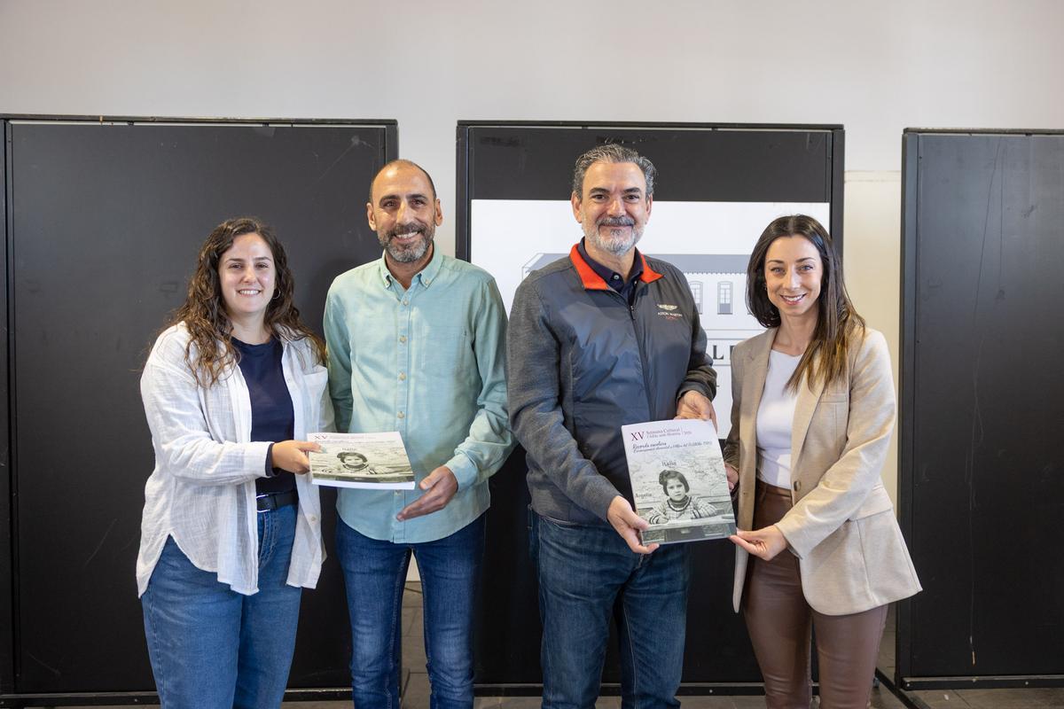 El alcalde y el concejal de Cultura de l´Alfàs, junto a participantes de la semana.