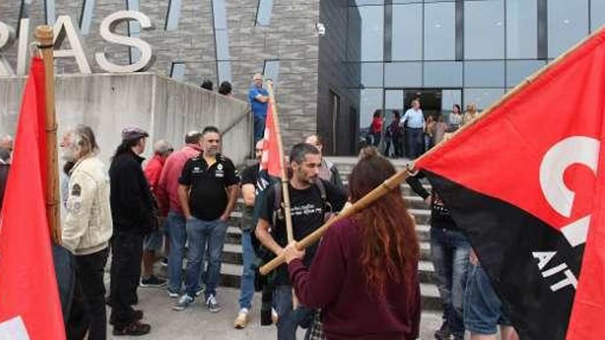 Ocho sindicalistas de la CNT, ante el juez por los escraches en la  pastelería La Suiza - La Nueva España