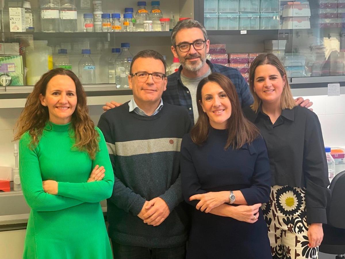 El grupo de científicos que ha realizado la investigación sobre la enfermedad de Crohn