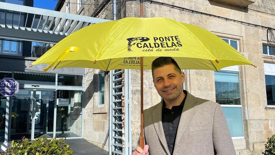 Ponte Caldelas quiere incentivar las compras con un plan de préstamo de paraguas