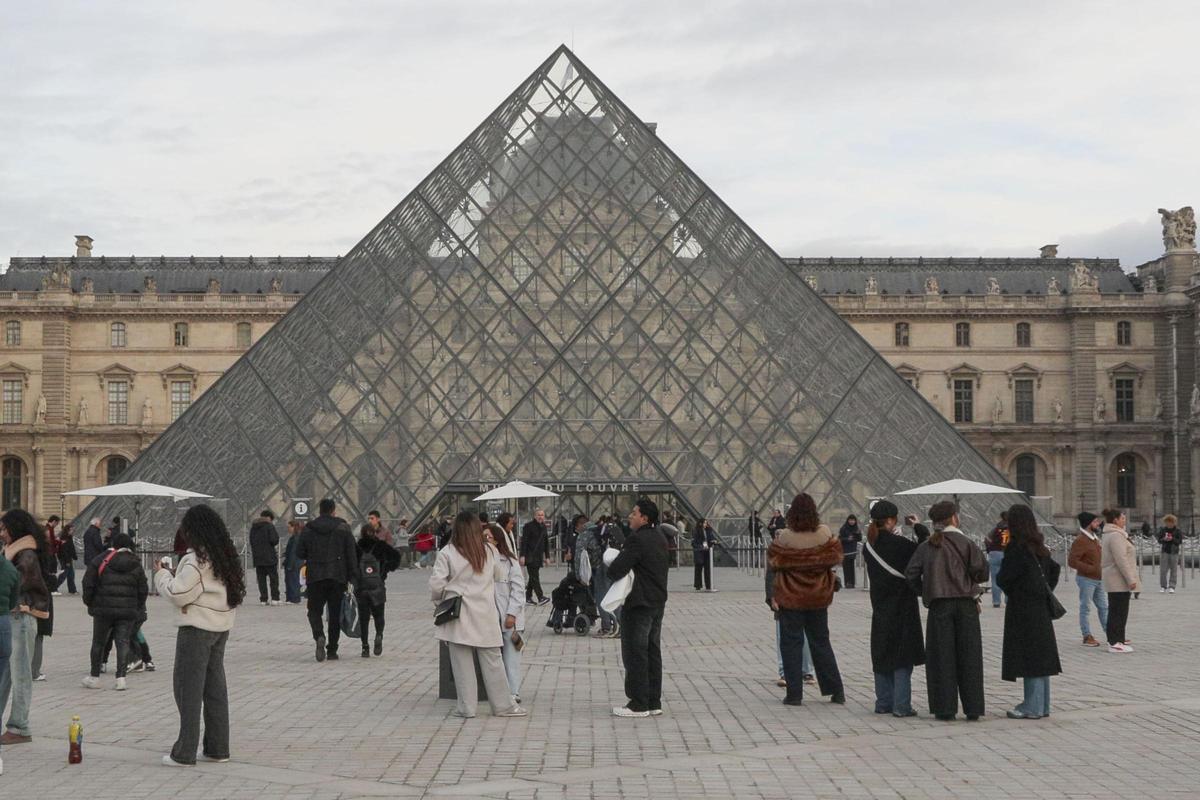 Una redada en el Louvre destapa un fraude de entradas y guías turísticas "a gran escala"