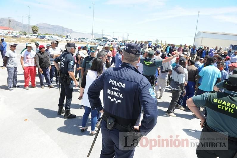 Protesta hortofrutícola en una empresa de El Raal