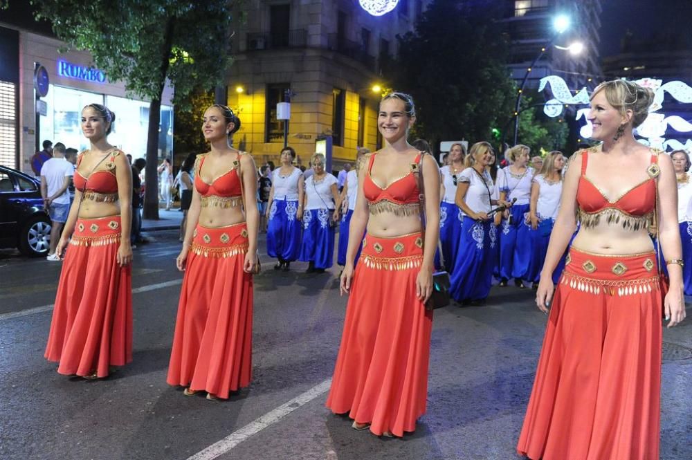 Desfile de Moros y Cristianos por las calles de Mu