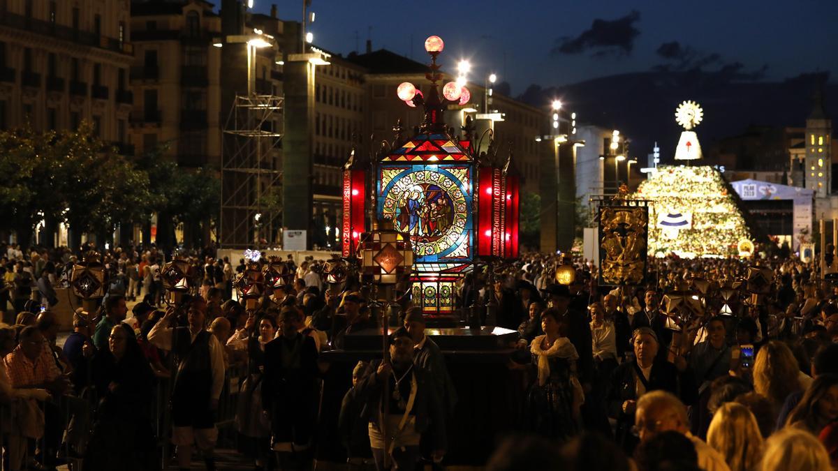 Rosario de Cristal durante las Fiestas del Pilar en Zaragoza.