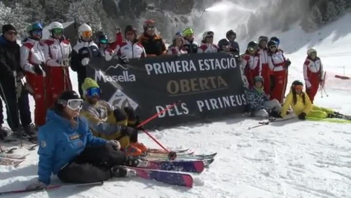 Imatges de la primera jornada d’esquí a Masella, aquest divendres.