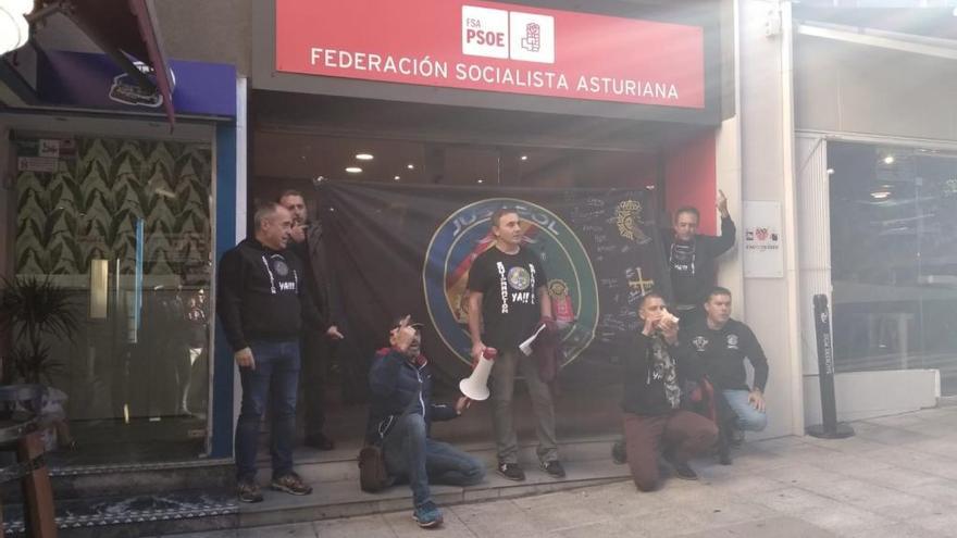 Policías y guardias civiles de Jusapol pide la dimisión de la delegada del Gobierno