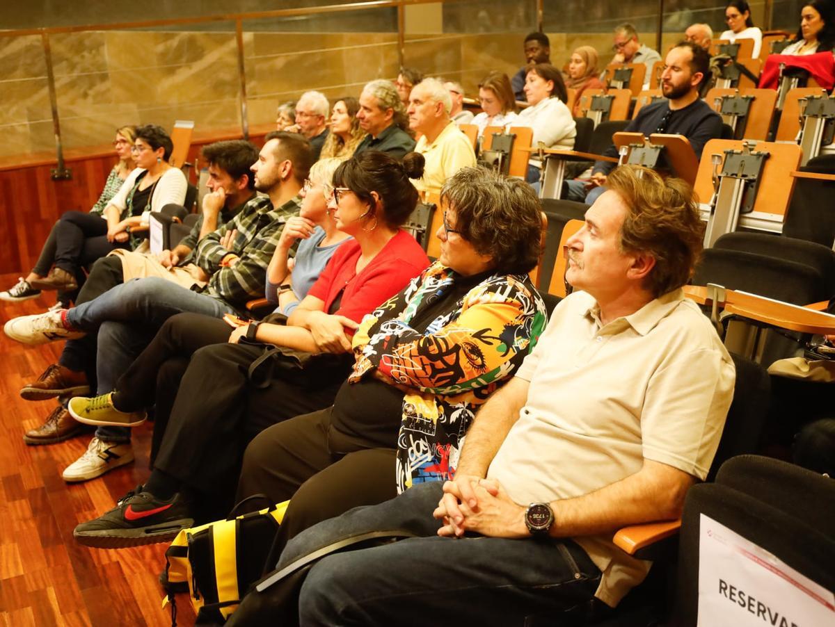 Grezzi, Beamud y Robles arropan a Oltra en su acto en La Petxina.