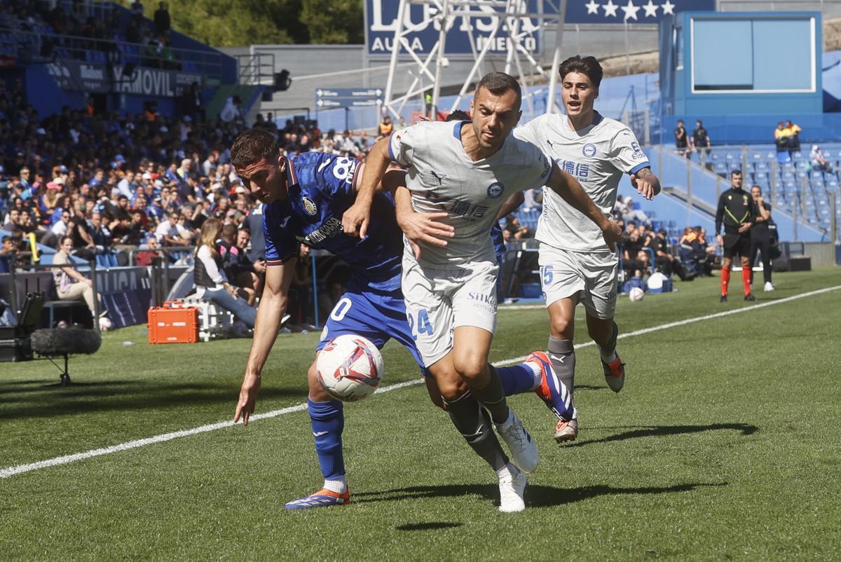 2-0. El Getafe derriba el 'muro Sivera' y firma su primera victoria del curso