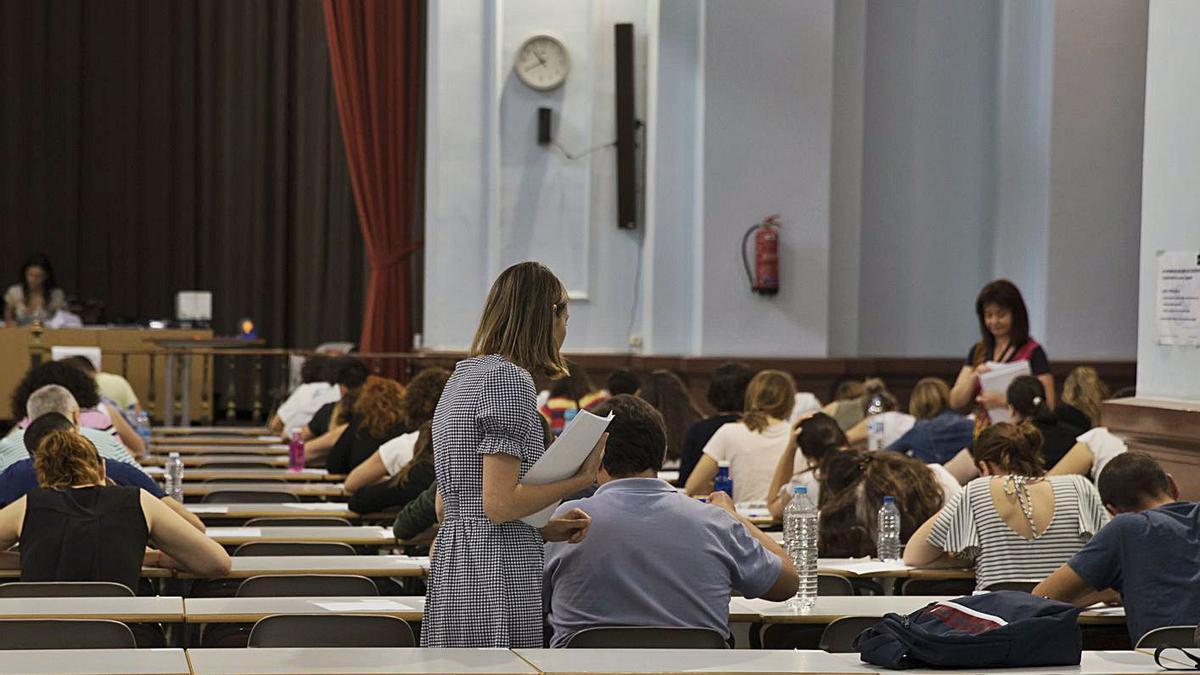 Participantes en unas oposiciones de la Generalitat en 2019.