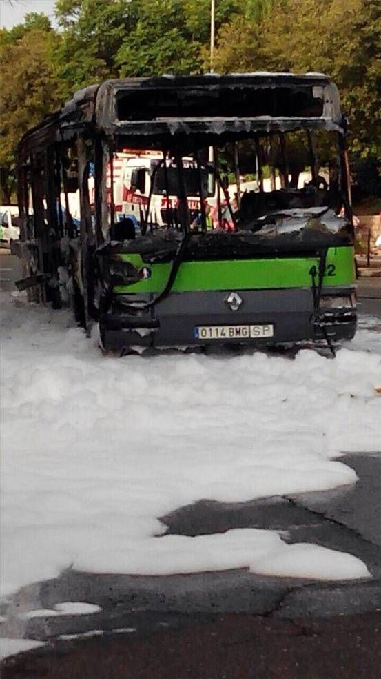 Fotos de los lectores del incendio del autobús