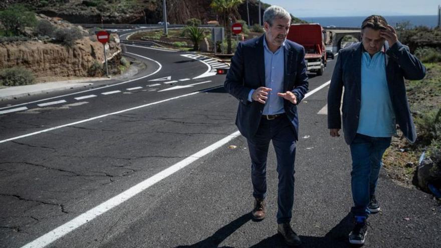 Fernando Clavijo y Gustavo Pérez en el cruce del Puertito. | | E.D.