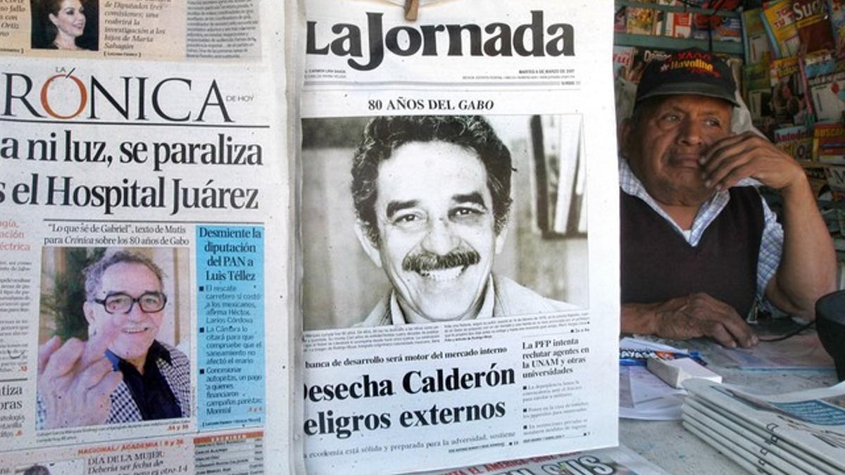 Portada del diario mexicano 'La Jornada', que el 6 de marzo del 2007 difundió por primera vez una foto tomada a Gabriel García Márquez con los efectos del presunto puñetazo que le asestó Mario Vargas Llosa y que puso fin a la amistad entre ambos