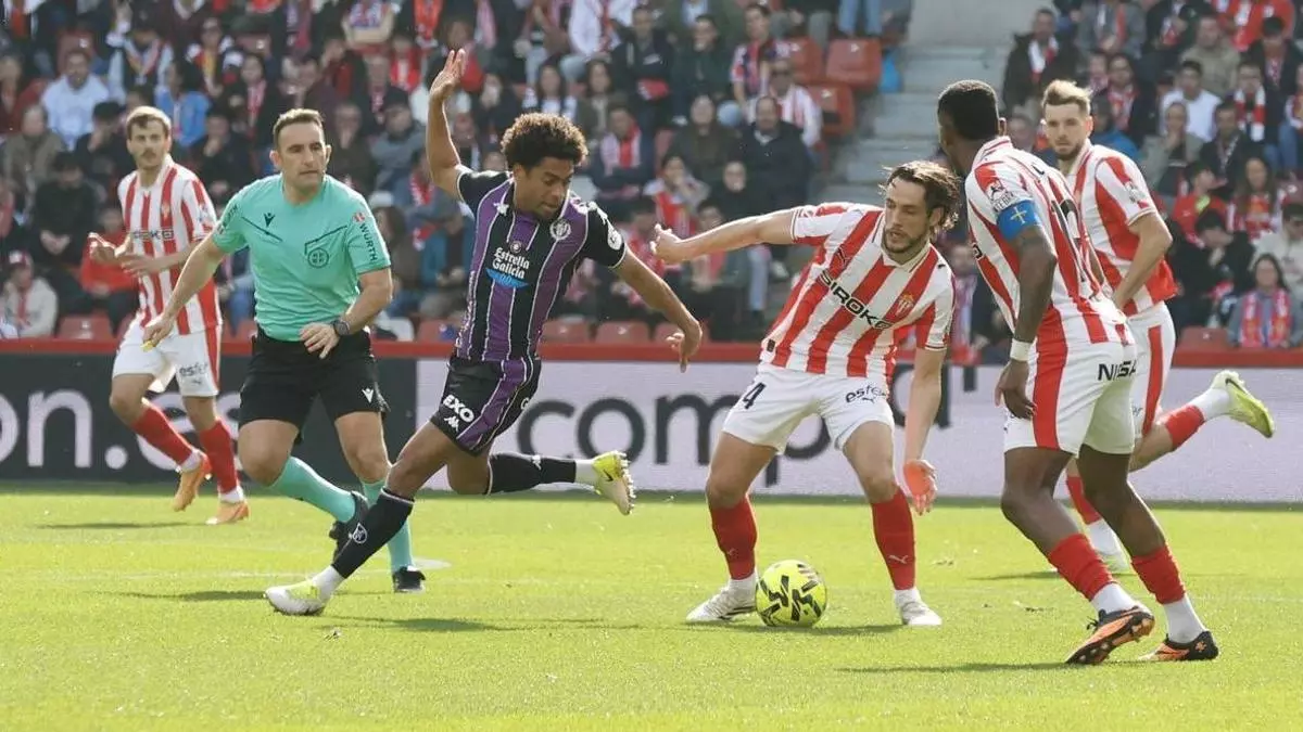 Un empate por alma: el Sporting suma un punto ante el Valladolid en El Molinón (2-2)