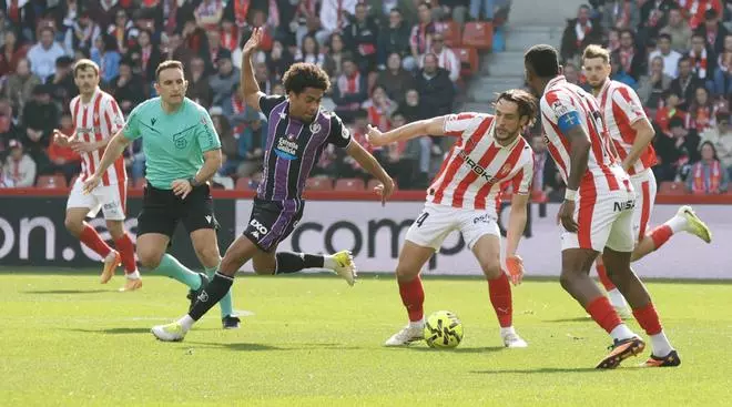 EN IMÁGENES: El partido entre el Sporting y el Valladolid en El Molinón