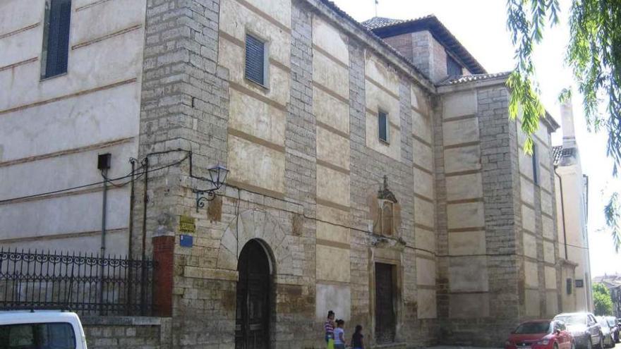 Fachada principal de la iglesia de La Concepción en la que la cofradía guarda los pasos de Semana Santa. Foto