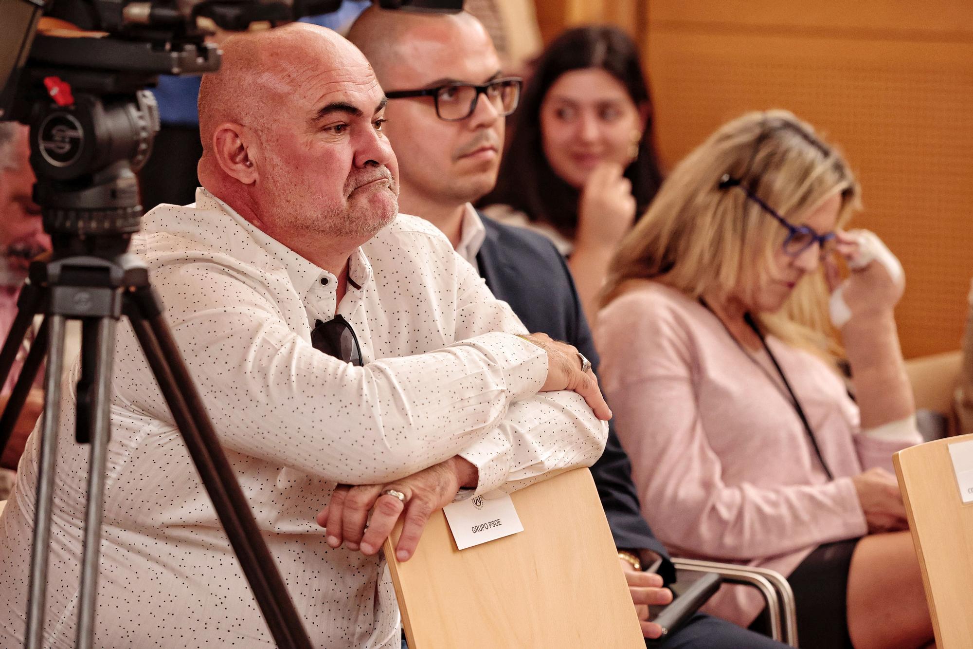 El mediador acude al pleno del Cabildo sobre el 'caso mediador'