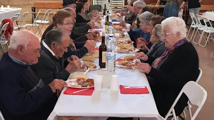 El consistorio rinde un homenaje a los mayores