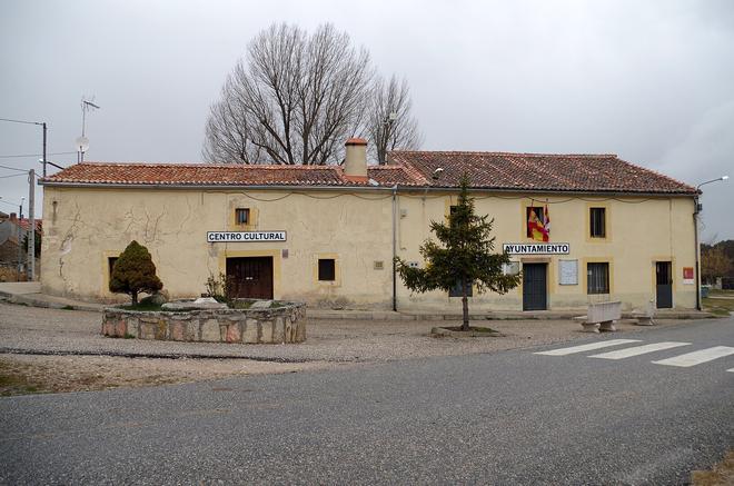 Ayuntamiento y centro cultural en Ventosilla y Tejadilla.