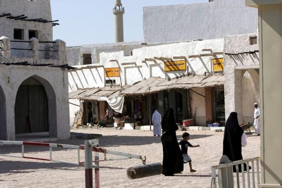 En las calles principales del Souq Waqif hay bares, restaurantes y terrazas