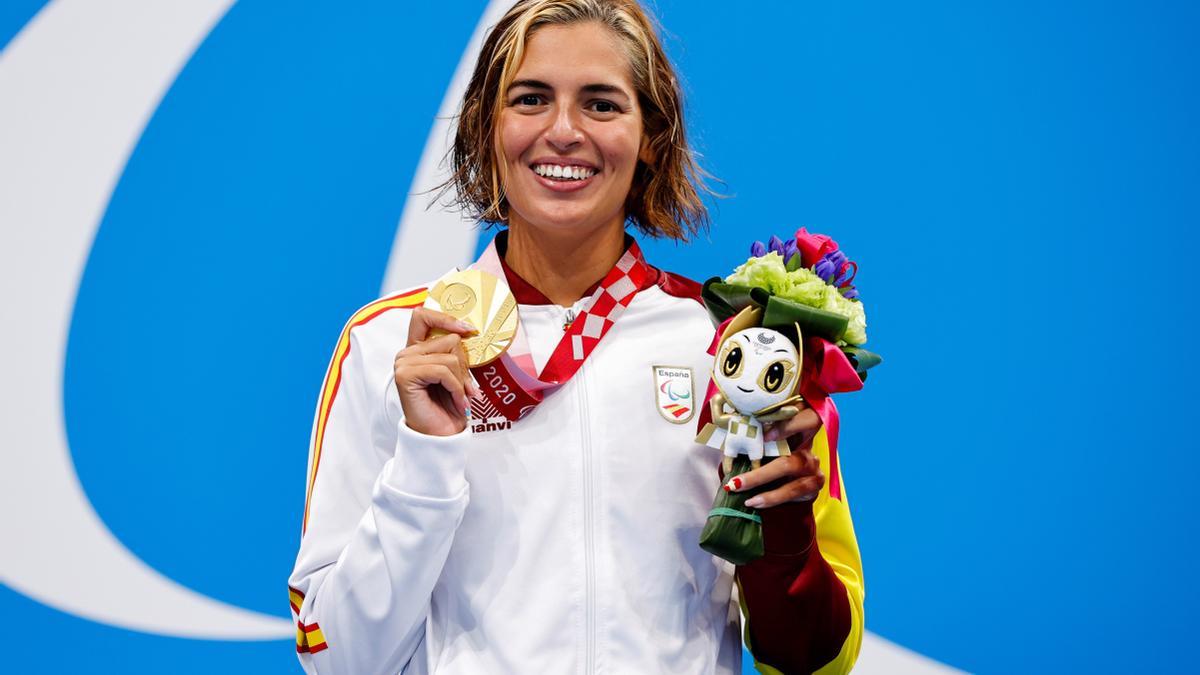 La tinerfeña Michelle Alonso tras recibir la medalla de oro.