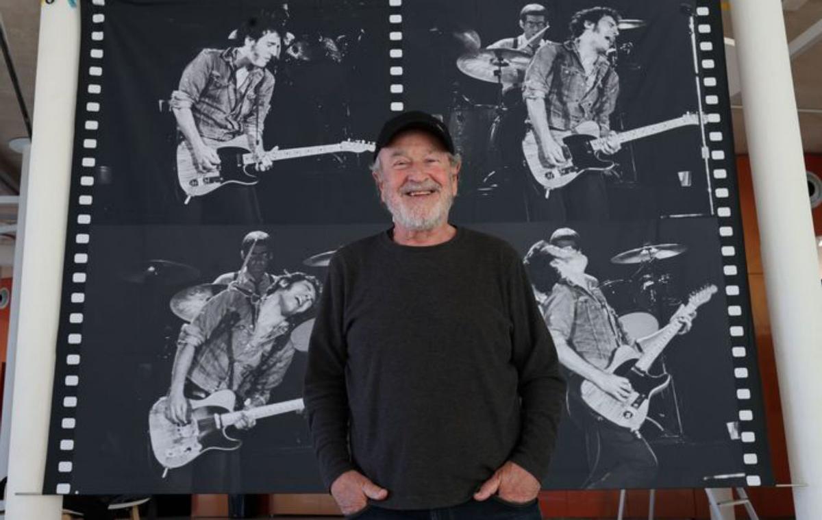 El fotógrafo, con imágenes de Springsteen | FOTOS DE J.A. RIERA