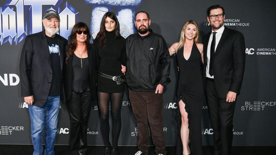 De izquierda a derecha, Rob Reiner,  Michele Singer Reiner, Romy Reiner, Nick Reiner, Maria Gilfillan y Jake Reiner, el pasado septiembre.