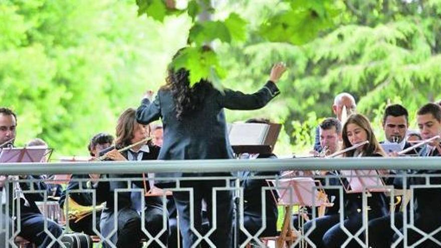 La Banda de Corvera actúa en el quiosco del Ferrera