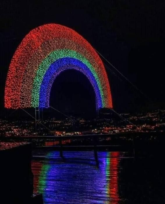 El arcoíris gigante instalado en Braga.