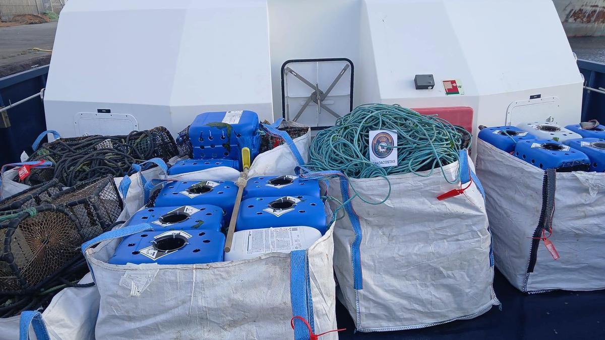 Las impactantes imágenes del cuaderno de bitácora de los 'pescadores' de furtivos