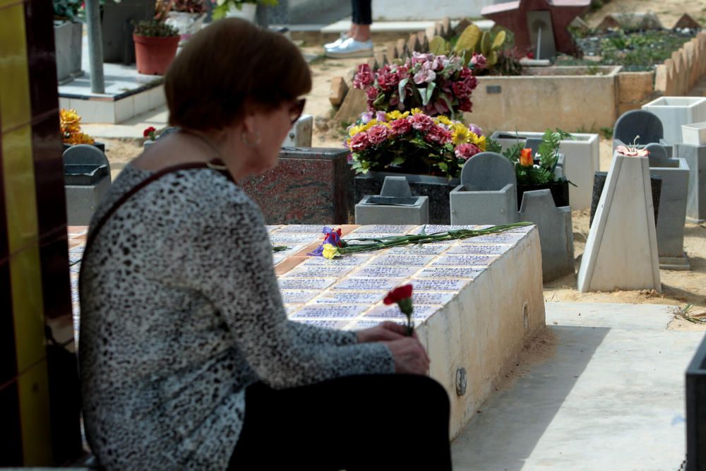 Homenaje a los fusilados en el cementerio de Paterna
