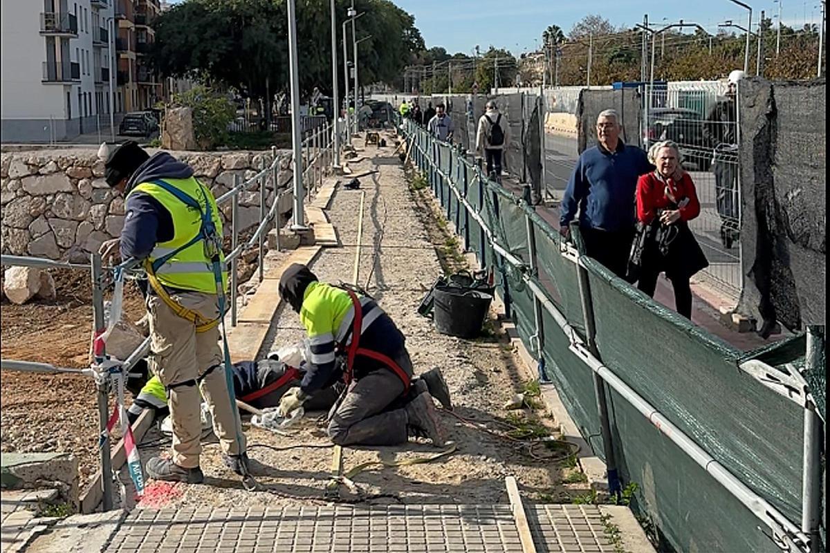 Obras de reconstrucción del Puente de la Estación en Paiporta.