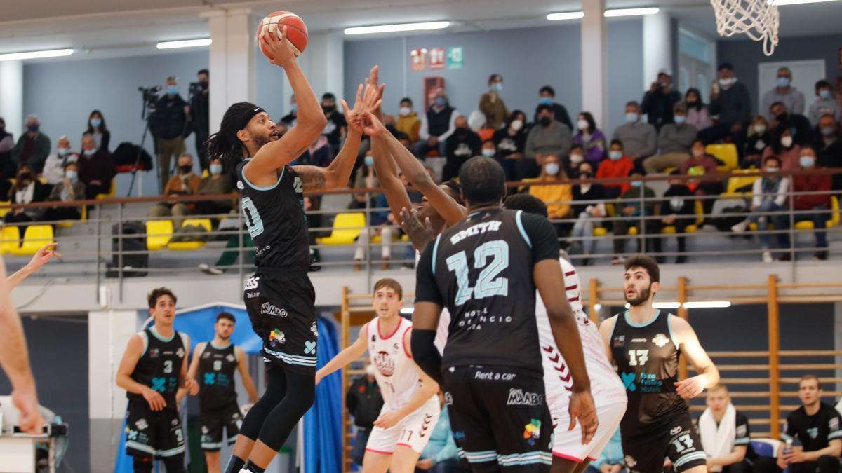 Ramel Thompkins, en una jugada con el CB Sant Antoni de esta temporada.