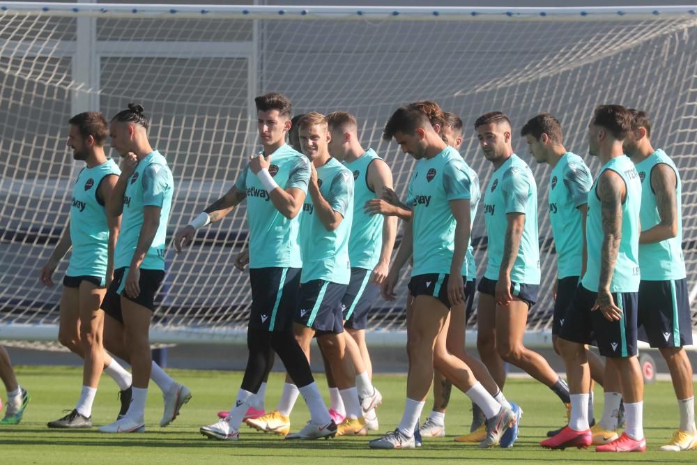 El Levante abre el entrenamiento a los medios