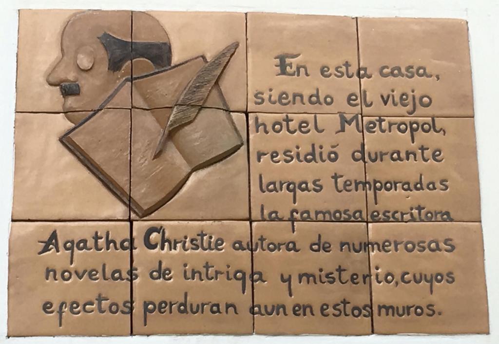 Placa conmemorativa de las Islas Canarias a Agatha Christie.