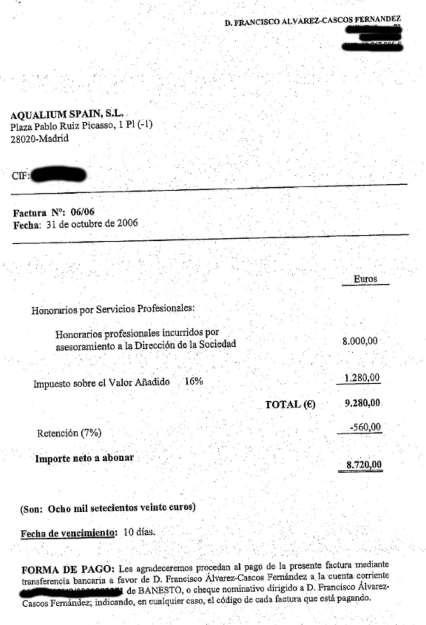 Una de las facturas que Cascos pasó por sus «honorarios profesionales» a la empresa donde su mujer era administradora única.