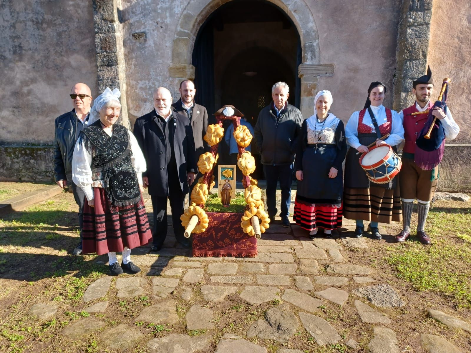 En imágenes: así fue la fiesta de Reyes y la ofrenda del ramu de Priesca (Villaviciosa)