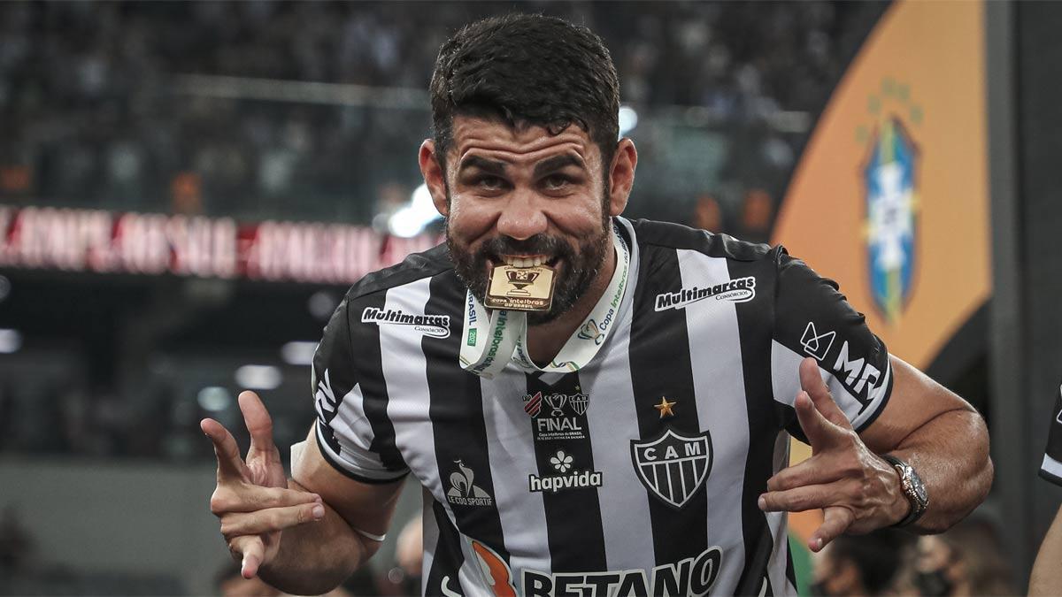 Diego Costa celebra la consecución de la Copa do Brasil