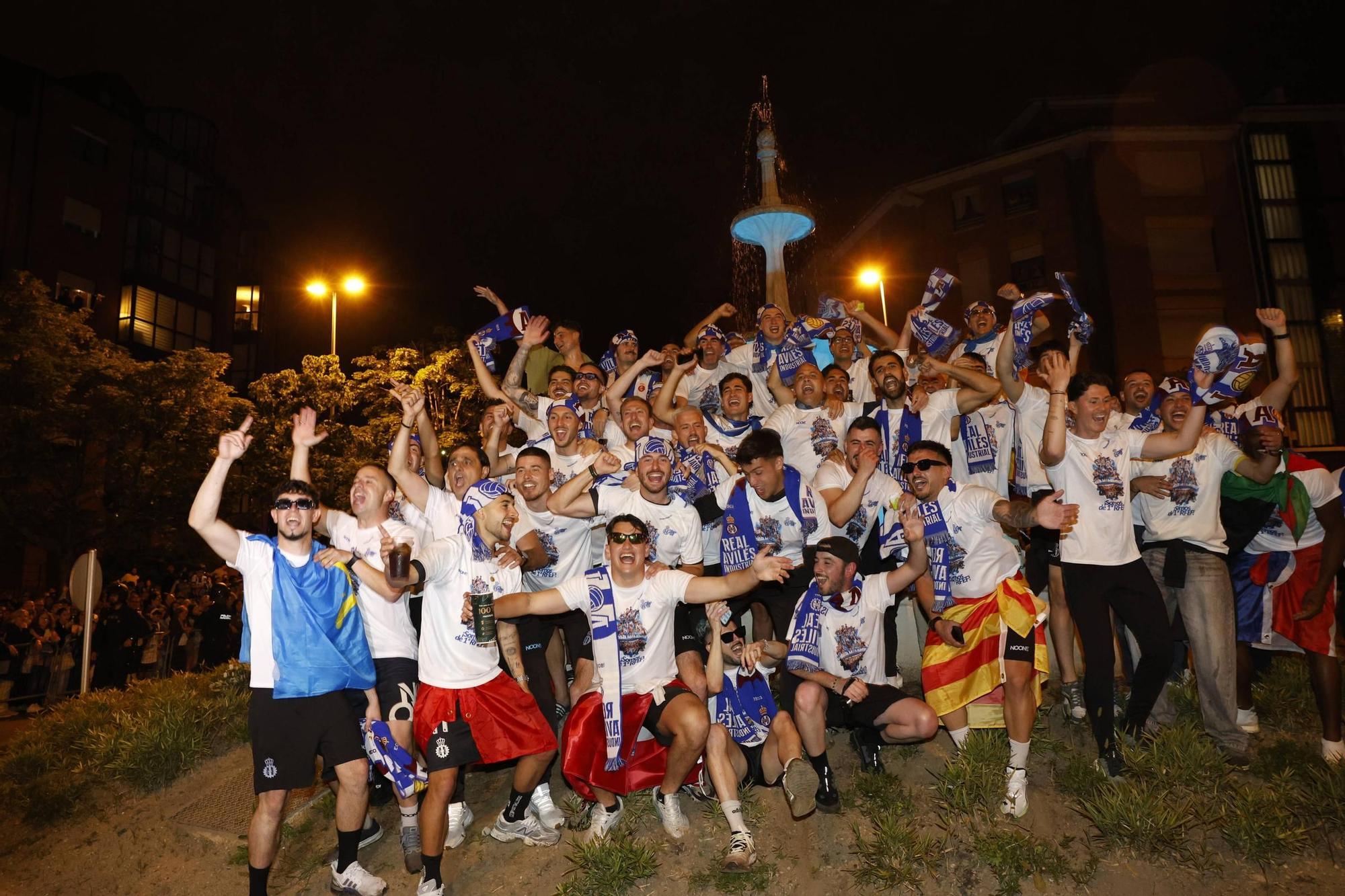 EN IMÁGENES: Locura en las calles de Avilés por el ascenso