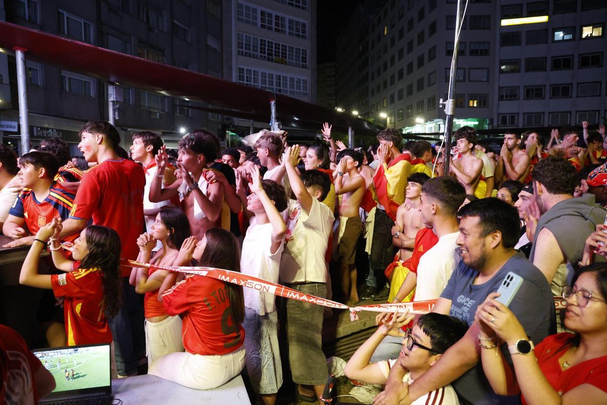 Los compostelanos vibran con La Roja
