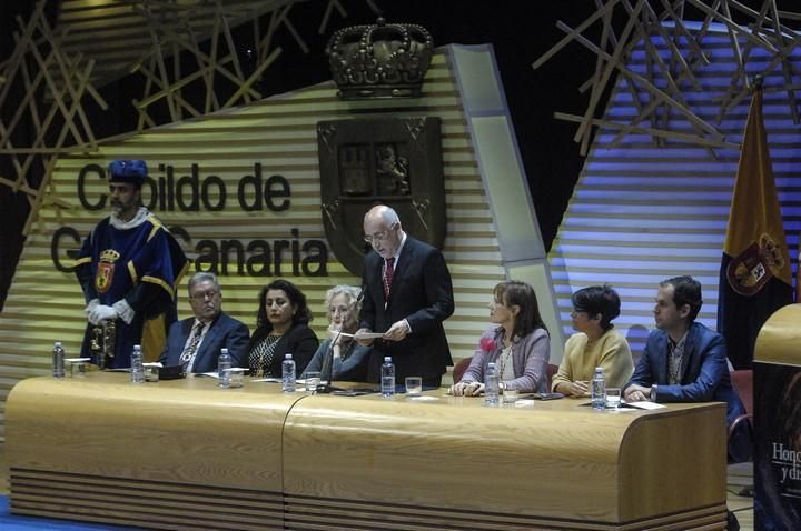 ENTREGA DE HONORES Y DISTINCIONES DEL CABILDO DE ...