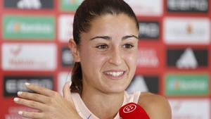 -La jugadora de la selección española de fútbol Jana Fernández, durante la rueda de prensa tras el entrenamiento este lunes en Lausana, para preparar el partido de cuartos de final de la Eurocopa que disputan contra la selección de Suiza el próximo viernes. EFE/ Ana Escobar