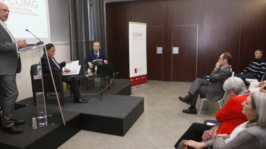 Un moment del debat organitzat pel Col·legi de Metges de Girona.