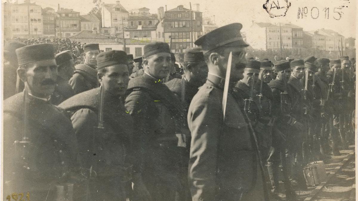 Regimiento de Isabel la Católica Nº54 en el puerto de A Coruña.