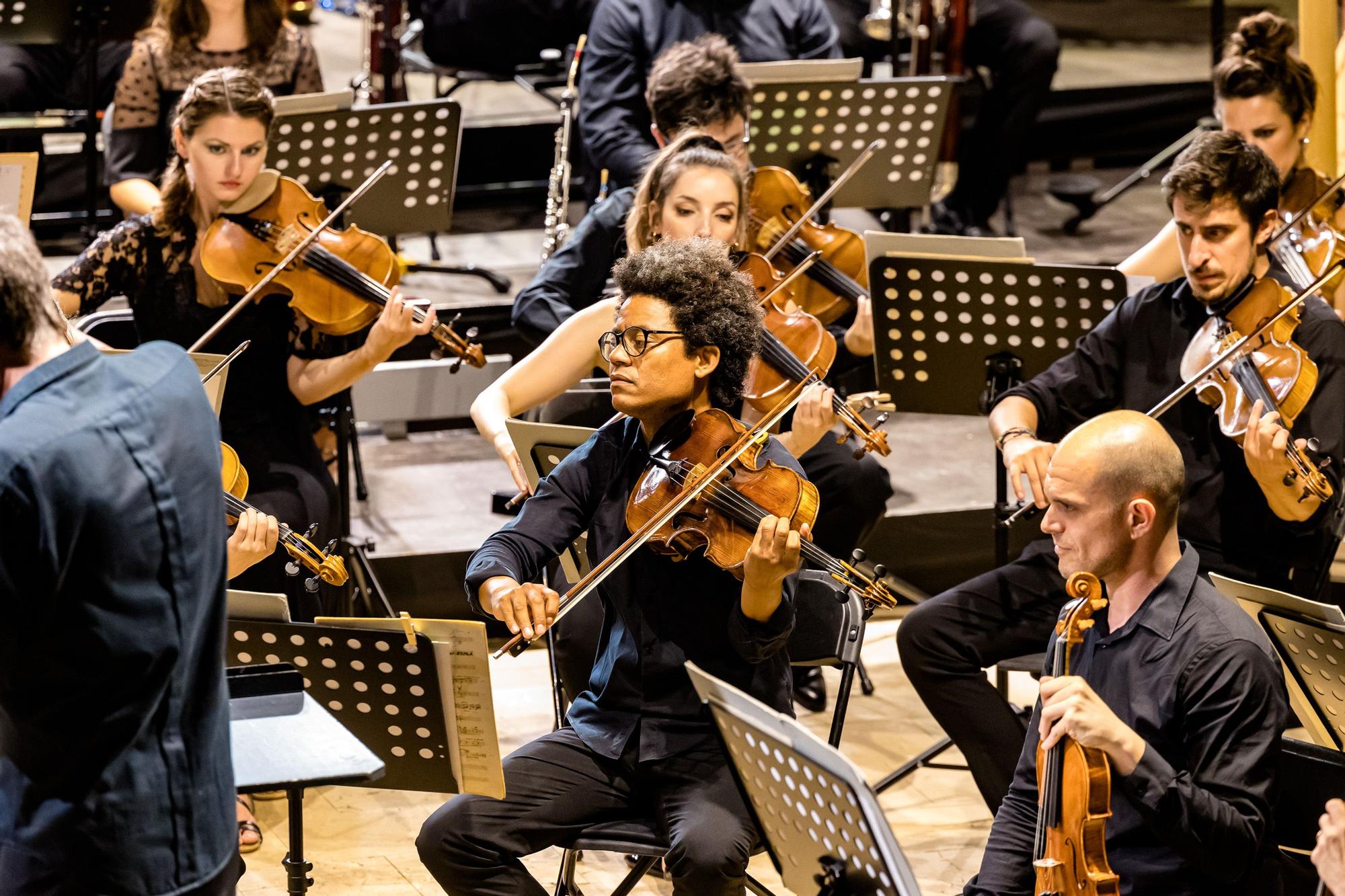 Concierto extraordinario ADDA SIMFÒNICA en Finestrat a cargo del director alterno Josep Vicent en el Auditori del Castell