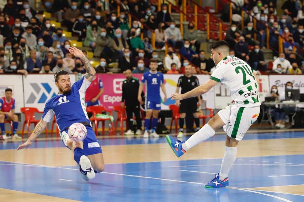 Las imágenes del derbi entre el Córdoba Futsal y el Betis en Vista Alegre