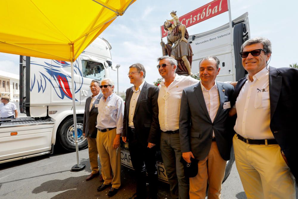 Procesión de camiones de la federación valenciana de empresarios de transporte